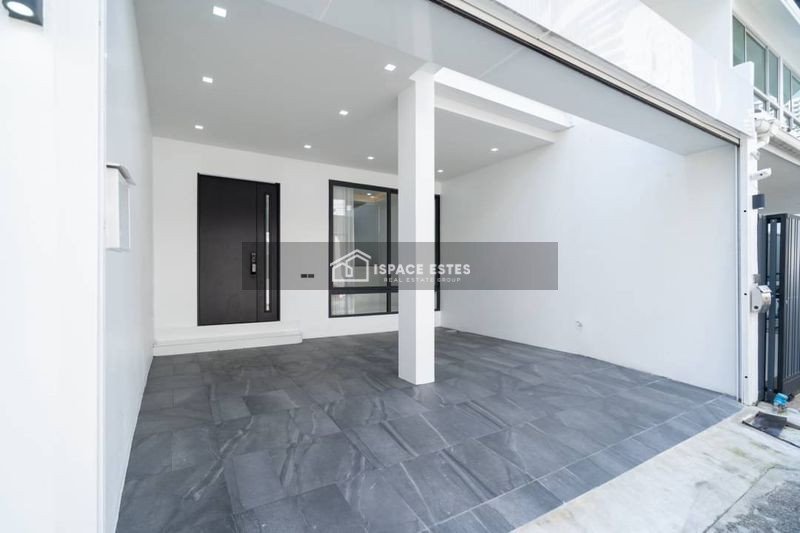 ขาย Townhome 3 ชั้น 25 ตรว ซอยสุขุมวิท 15 ทำเลดี เพียง 1 นาทีถึง โรงเรียนนานาชาติ NIST และ 5 นาที ถึง BTS อโศก 