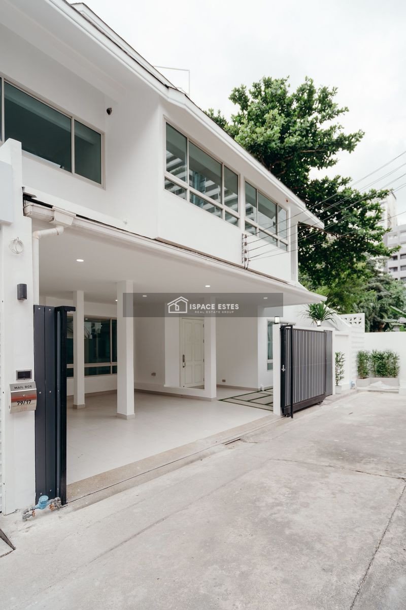 ขาย Townhome 3 ชั้น 48 ตรวา ซอยสุขุมวิท 15 ทำเลดี เพียง 1 นาทีถึง โรงเรียนนานาชาติ NIST และ 5 นาที ถึง BTS อโศก 