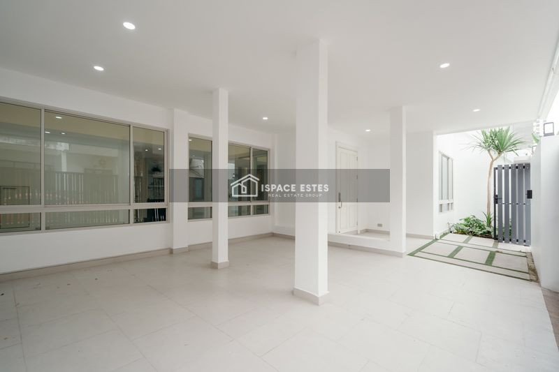 ขาย Townhome 3 ชั้น 48 ตรวา ซอยสุขุมวิท 15 ทำเลดี เพียง 1 นาทีถึง โรงเรียนนานาชาติ NIST และ 5 นาที ถึง BTS อโศก 