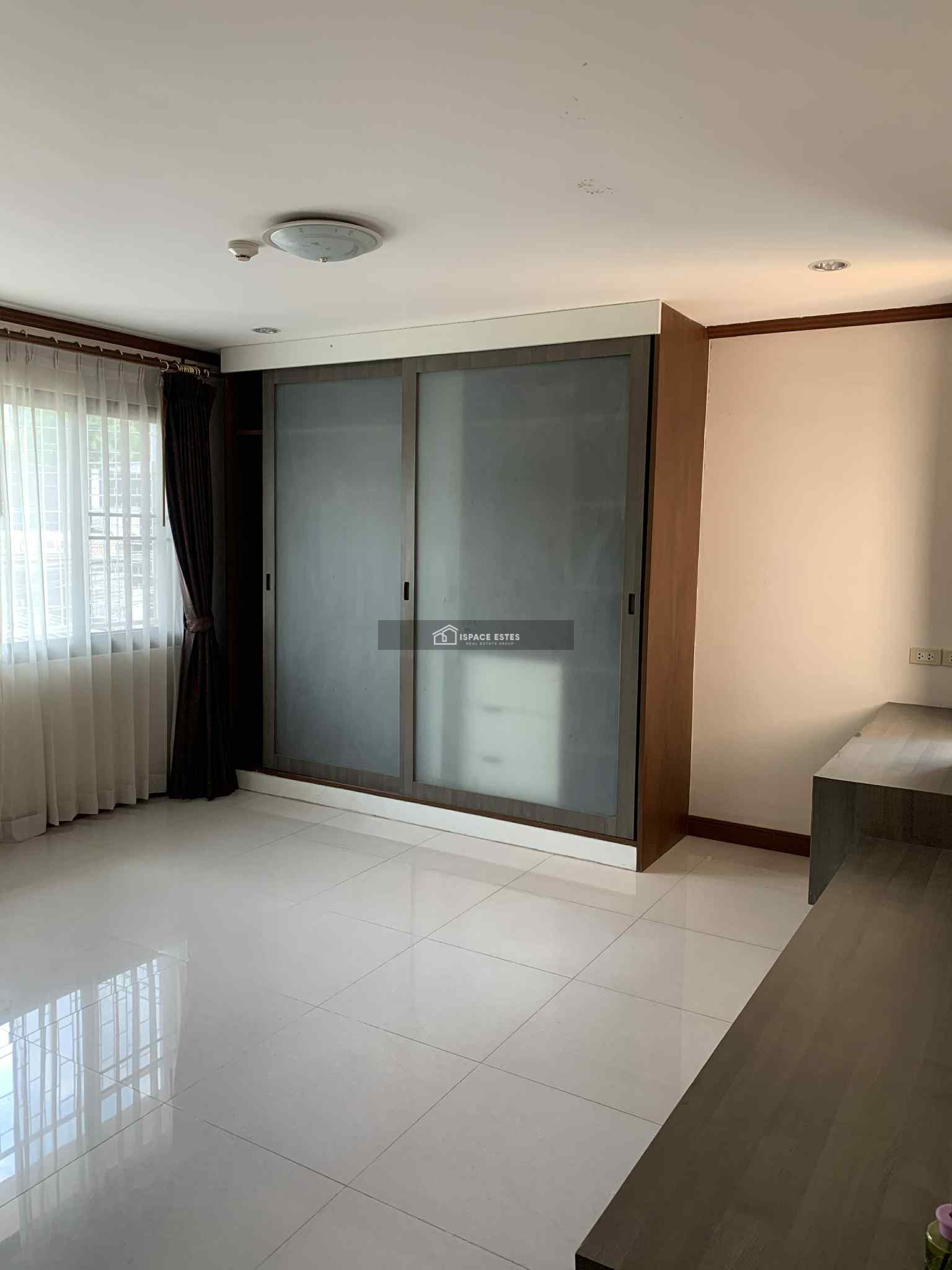 ให้เช่าอาคารสำนักงาน 5ชั้น เอกมัย12 ที่ดิน 215 ตรว พื้นที่ใช้สอย 2,200 ตรม ทำเลเหมาะทำร้านอาหาร,ผับ,คลีนิค,สำนักงาน