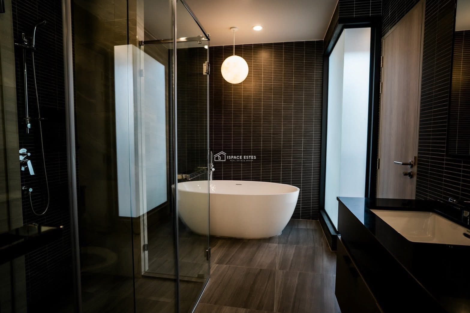 ขาย/ให้เช่า บ้านเดี่ยว 3ชั้น หลังมุม โครงการหมู่บ้าน VANA RESIDENCE พร้อมลิฟต์ 58 ตรว 420 ตรม สิ่งอำนวยความสะดวกครบครันพร้อมอยู่