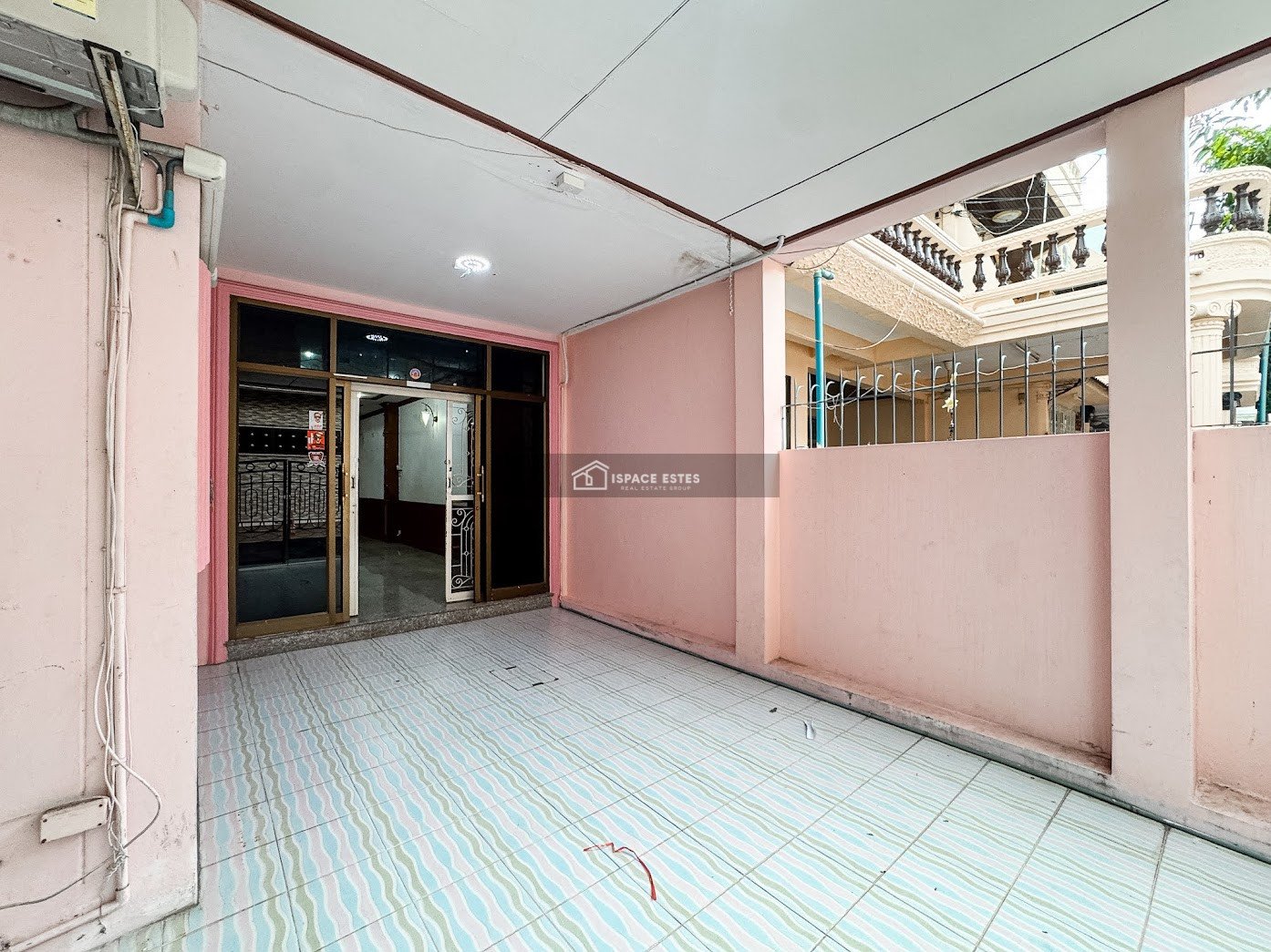 ขายทาวน์โฮม 3 ชั้น หมู่บ้านอิ่มอัมพร 1 ขนาด 28.2 ตร.ว. 350 ตร.ม พร้อม Built-in คุณภาพทั้งหลัง ทำเลทอง ซอยจรัญฯ 13 (แยกพาณิชธน 9) ใกล้ MRT บางขุนนนท์