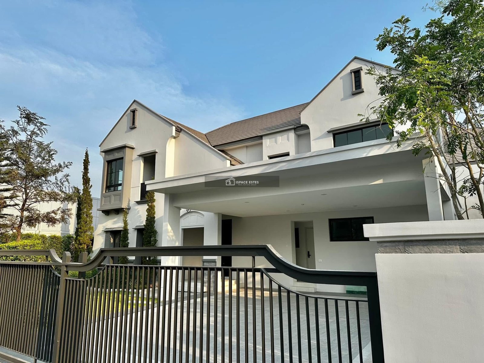 ให้เช่าบ้านเดี่ยว สุดหรู ใหม่ล่าสุดของโครงการ นันทวัน ปิ่นเกล้า-กาญจนา Super luxury 2 ชั้น พื้นที่กว้างขวาง 304ตร.ม. ที่ดิน120 ตร.ว พร้อมเข้าอยู่