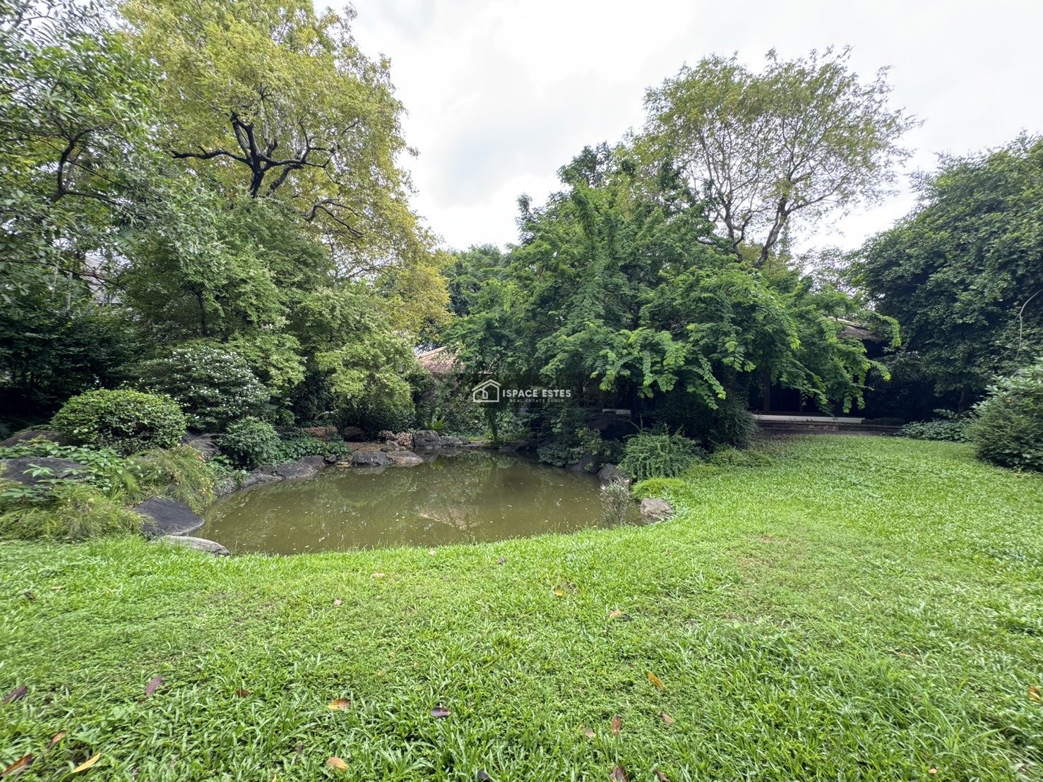 ขายที่ดินพร้อมสวนสไตล์รีสอร์ท ออกแบบโดยนักจัดสวนอันดับต้นของประเทศ 1ไร่ 12ตร.ว หมู่บ้านนวธานี เสรีไทย59