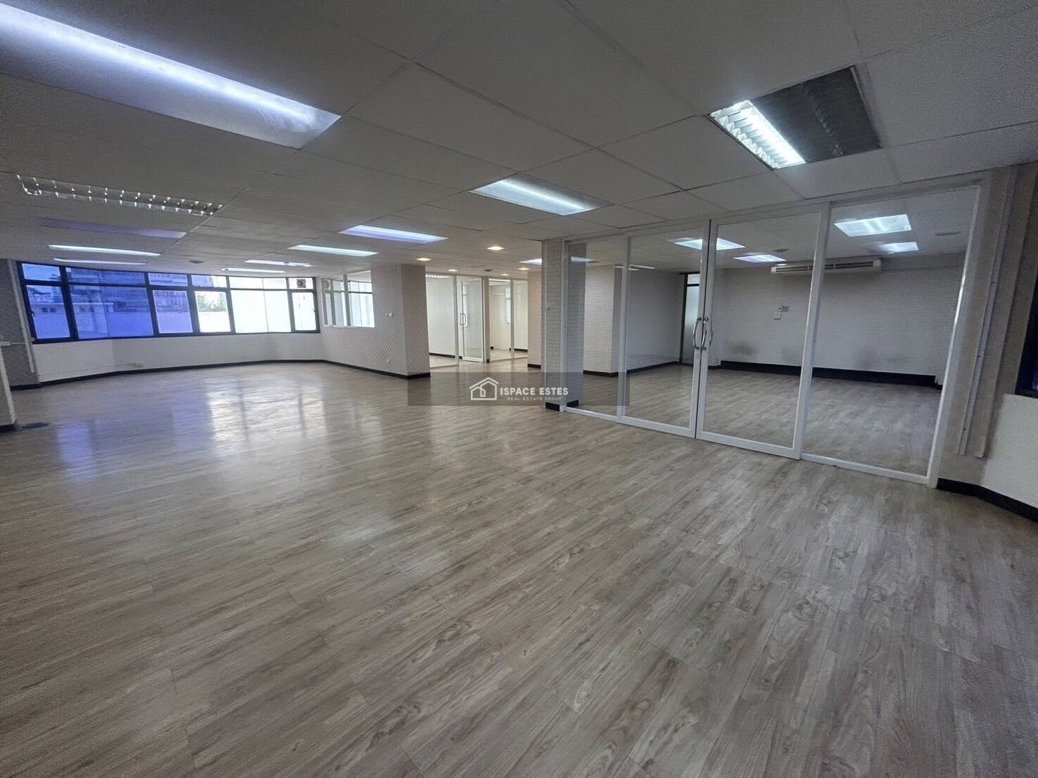 ให้เช่าออฟฟิศ ชั้น 4 ใจกลางสาทร ขนาด 182 ตร.ม ใกล้ BTS ช่องนนทรี, เซนต์หลุยส์