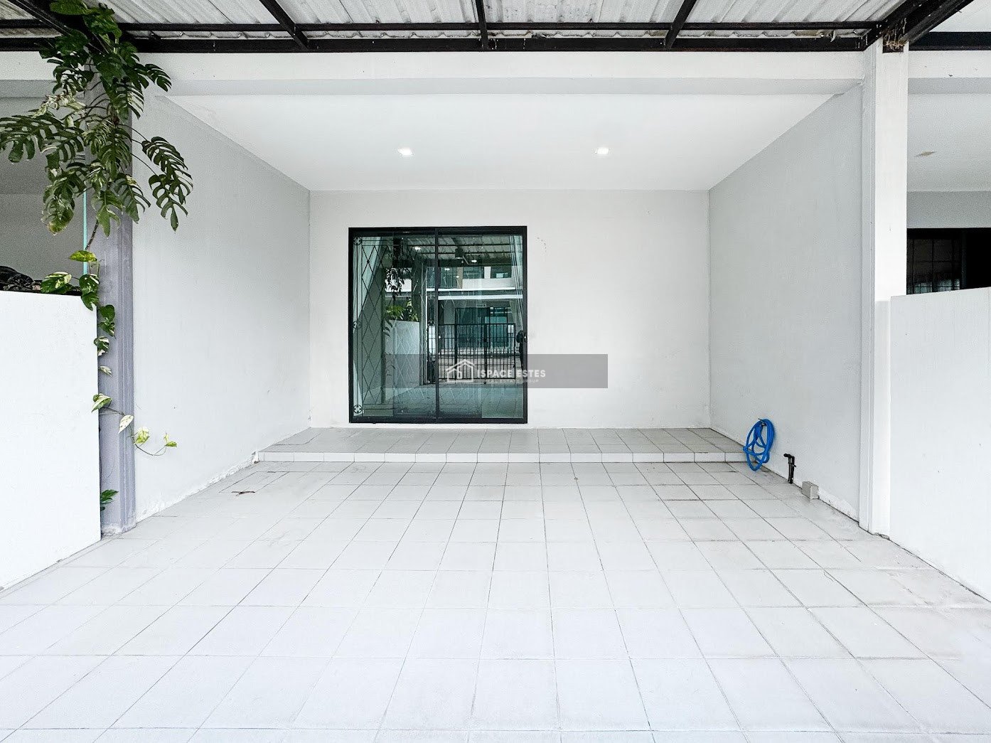 ขายทาวน์โฮม 3ชั้น พาทิโอ วัชรพล-รามอินทรา 19.3 ตร.ว สไตล์ Modern Iconic บ้านเทียบมือหนึ่ง ต่อเติมเต็มพื้นที่ เดินทางสะดวก ราคาคุ้มค่าในทำเลทอง