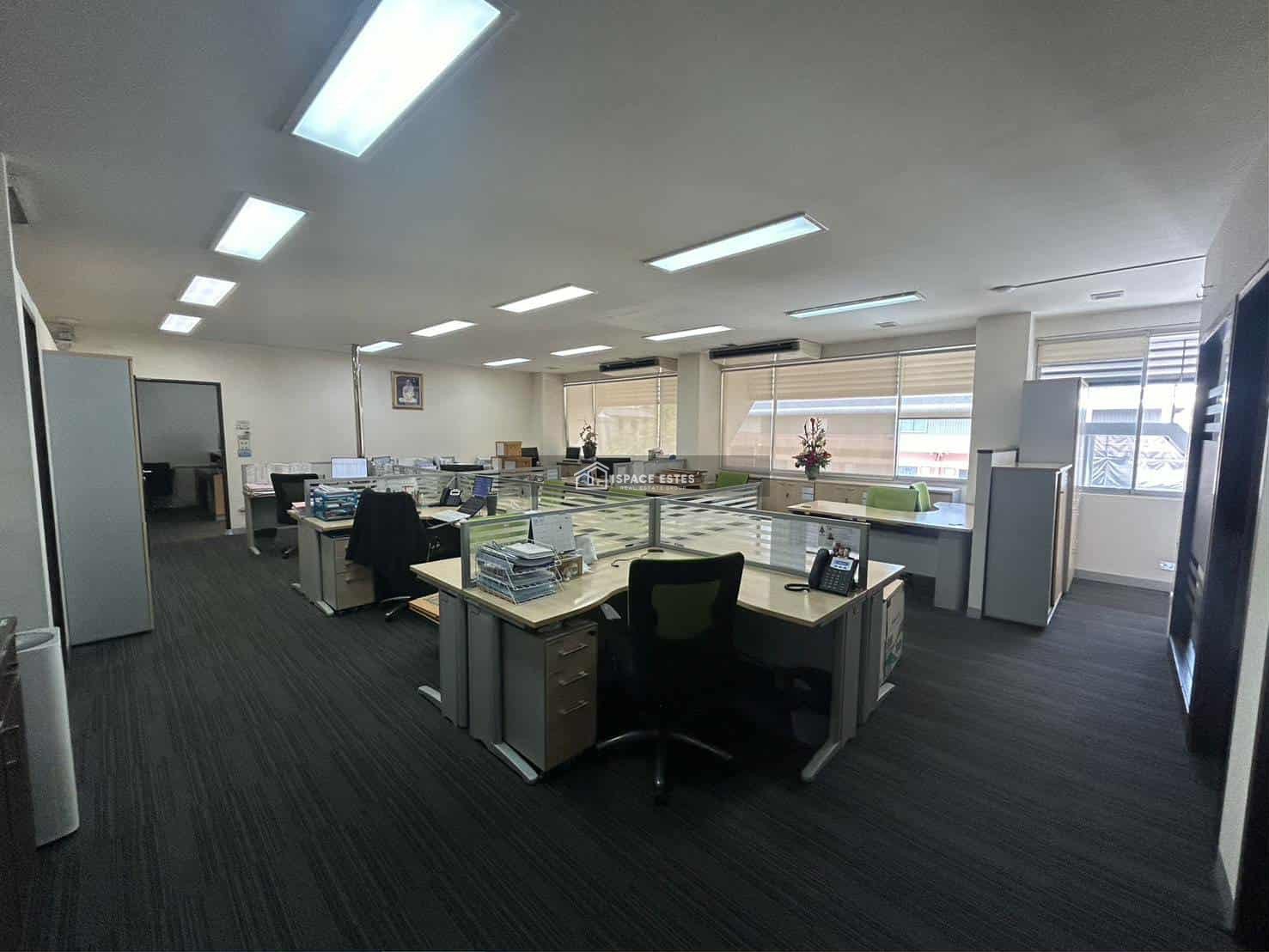 ให้เช่าพื้นที่สำนักงาน ชั้น 5 (ทั้งชั้น) พื้นที่ใช้สอย 264 ตร.ม ซอยสันติภาพ ใกล้สถานทูตรัสเซีย ใกล้รถไฟฟ้า BTS สถานีช่องนนทรี และ MRT สามย่าน