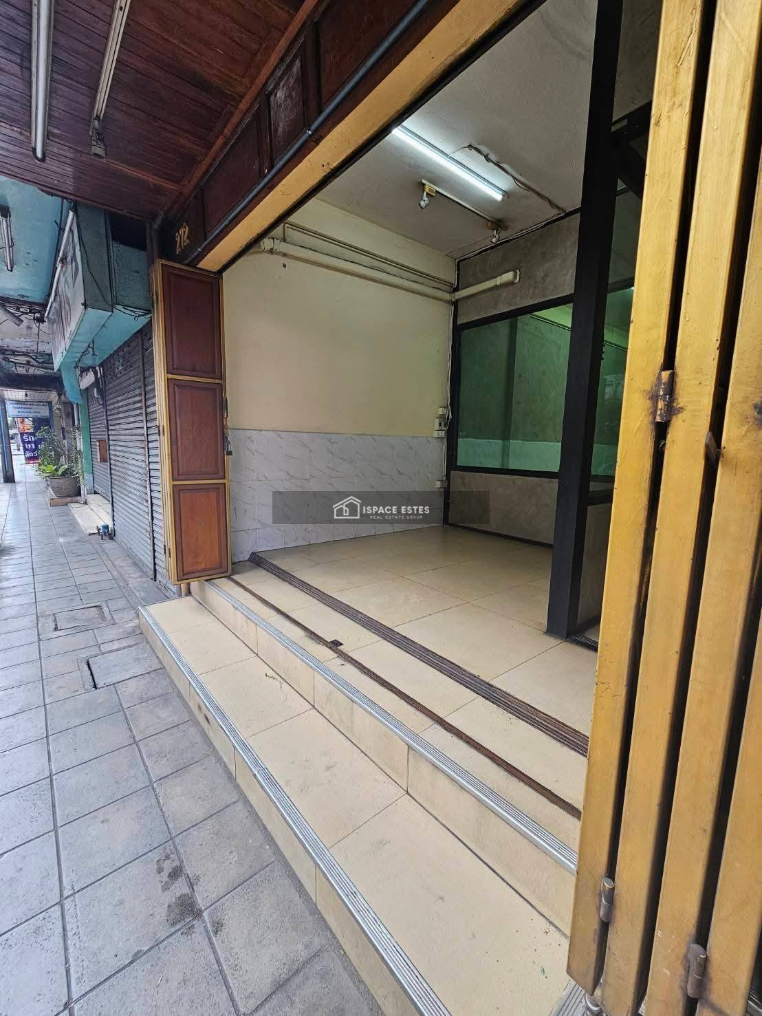 ขาย/เช่า อาคารพาณิชย์ 4 ชั้น เนื้อที่ 15 ตร.ว ติดริมถนน ทำเลทองย่านห้วยขวาง